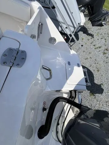 Slide: The Image of Robalo R222 2025 - 7