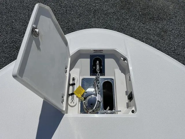 Slide: The Image of Robalo R270 Center Console 2024 - 14