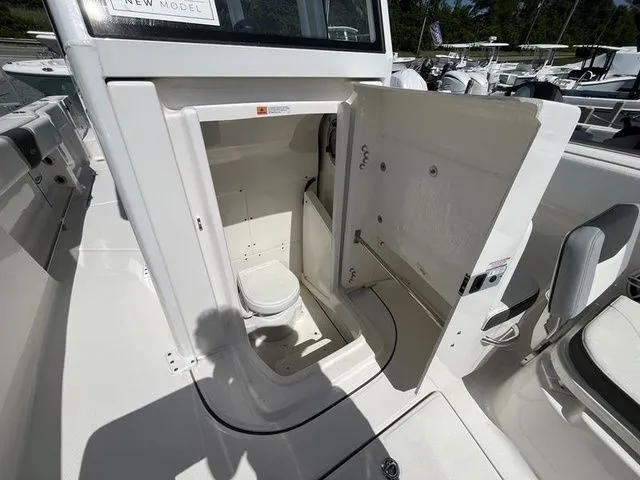 Slide: The Image of Robalo R270 Center Console 2024 - 16