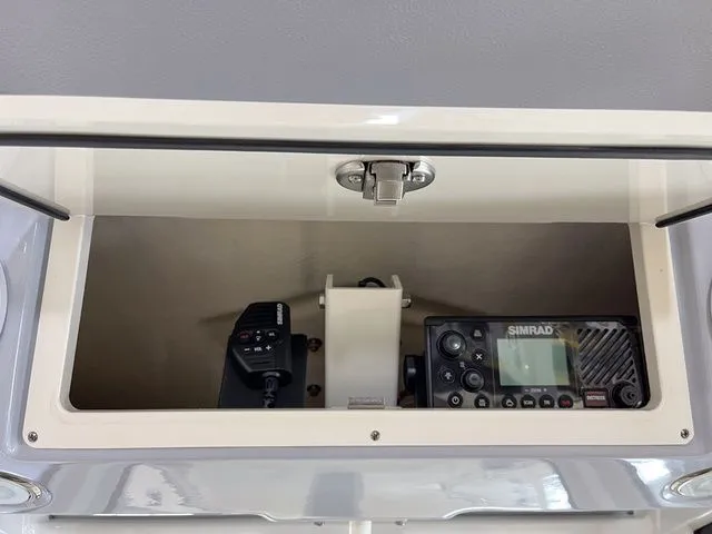 Slide: The Image of Robalo R270 Center Console 2024 - 4