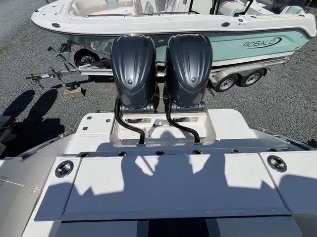 Slide: The Image of Robalo R270 Center Console 2024 - 8