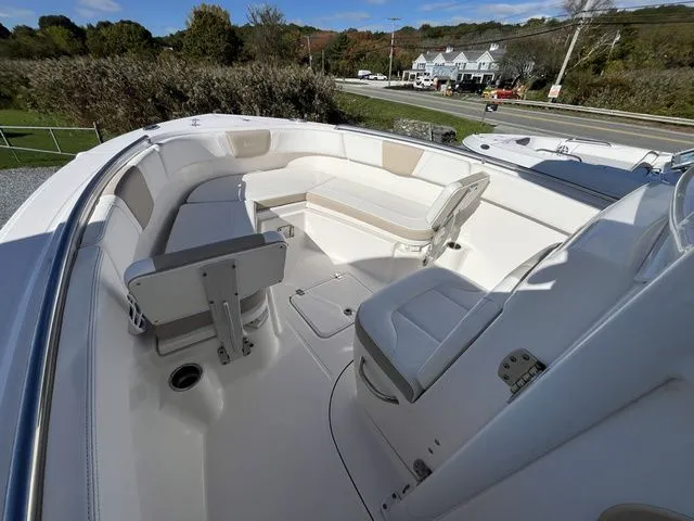 Slide: The Image of Robalo R230 Center Console 2024 - 10