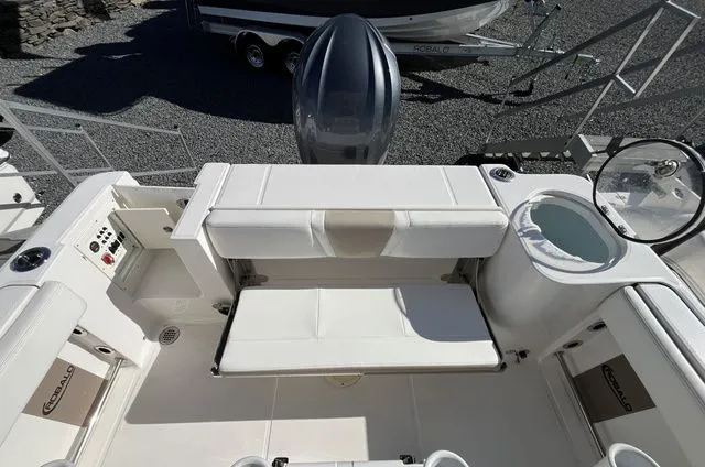 Slide: The Image of Robalo R230 Center Console 2024 - 4