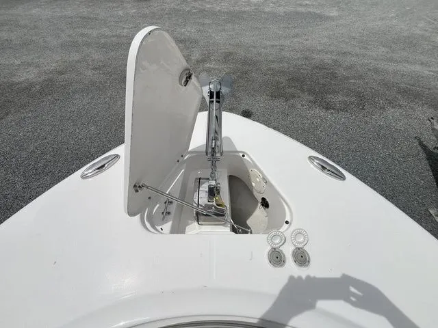 Slide: The Image of Robalo R302 Center Console 2024 - 11