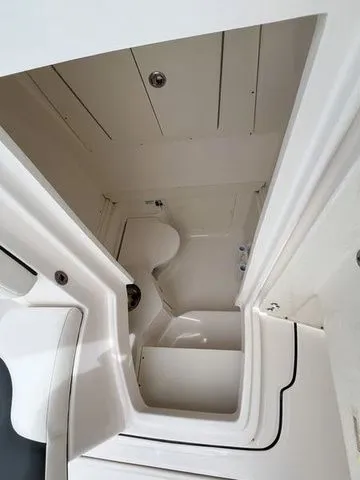 Slide: The Image of Robalo R302 Center Console 2024 - 13