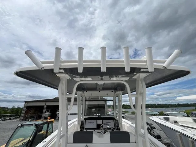 Slide: The Image of Robalo R302 Center Console 2024 - 8