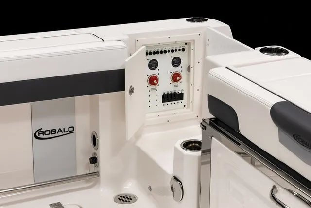 Slide: The Image of Robalo R277 2026 - 19