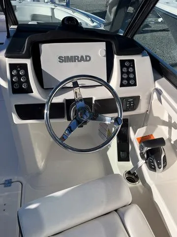 Slide: The Image of Robalo R257 Dual Console 2026 - 10
