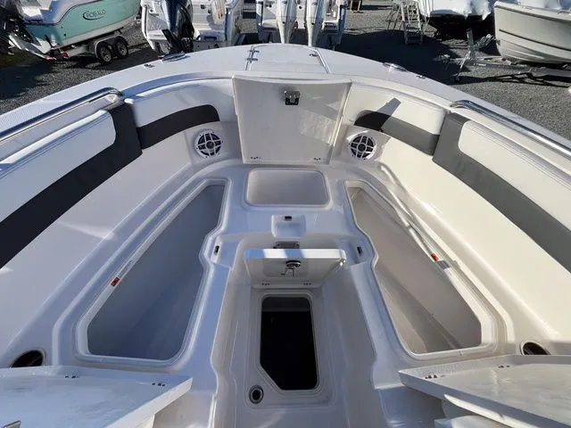 Slide: The Image of Robalo R257 Dual Console 2026 - 14