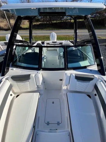Slide: The Image of Robalo R257 Dual Console 2026 - 17