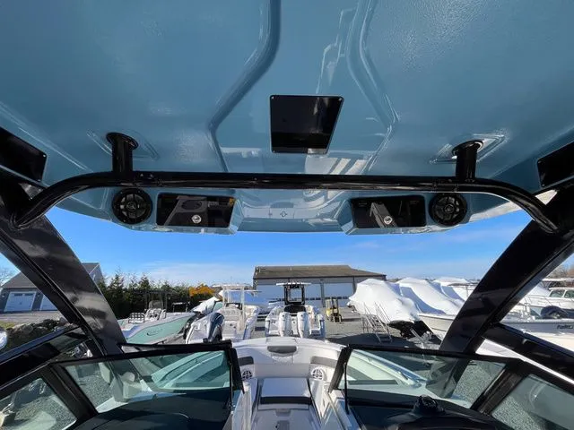 Slide: The Image of Robalo R257 Dual Console 2026 - 18