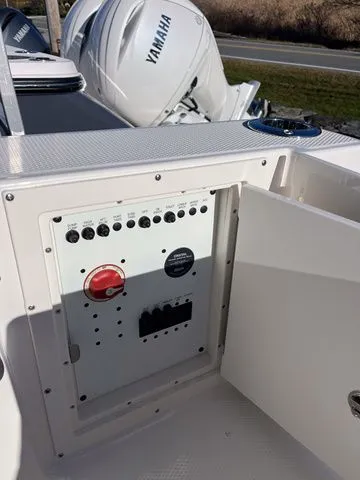 Slide: The Image of Robalo R257 Dual Console 2026 - 20