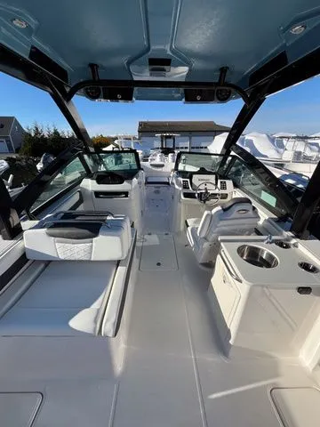 Slide: The Image of Robalo R257 Dual Console 2026 - 3