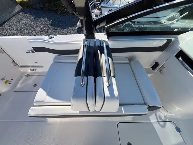 Slide: The Image of Robalo R257 Dual Console 2026 - 6