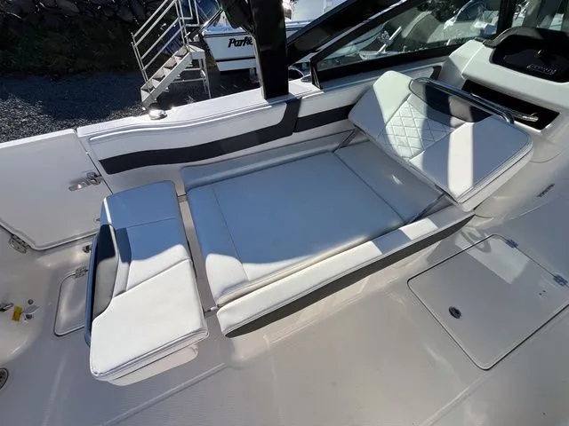 Slide: The Image of Robalo R257 Dual Console 2026 - 7