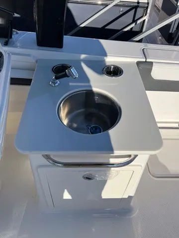 Slide: The Image of Robalo R257 Dual Console 2026 - 8