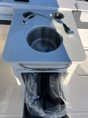 Slide: The Image of Robalo R257 Dual Console 2026 - 9