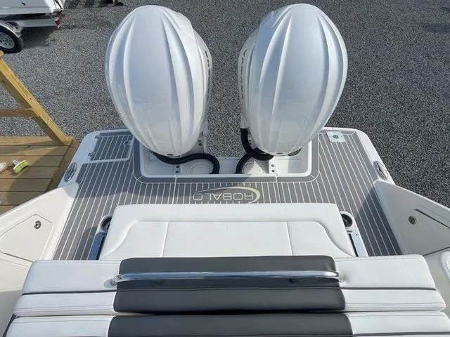 Slide: The Image of Robalo R317 Dual Console 2026 - 4