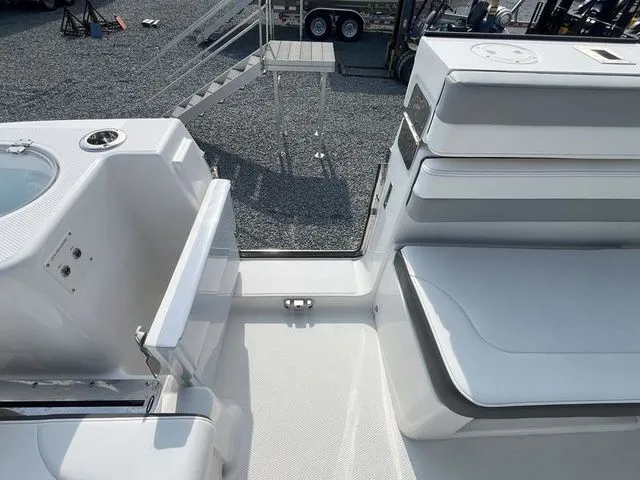 Slide: The Image of Robalo R317 Dual Console 2026 - 6