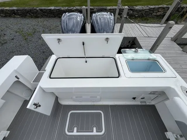 Slide: The Image of Parker Marine 2820 XLD 2024 - 4