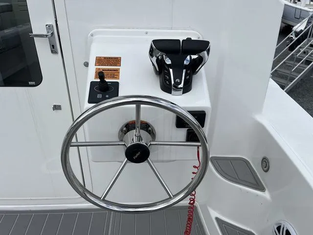 Slide: The Image of Parker Marine 2820 XLD 2024 - 6