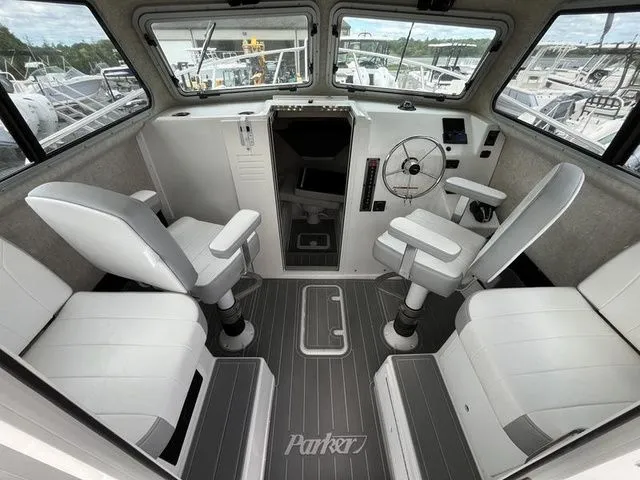 Slide: The Image of Parker Marine 2820 XLD 2024 - 7