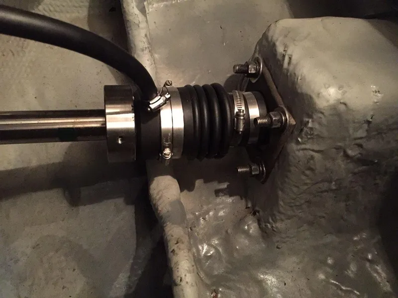 Slide: The Image of Drive shaft of a 1998 Silverton 372 Motor Yacht. - 34