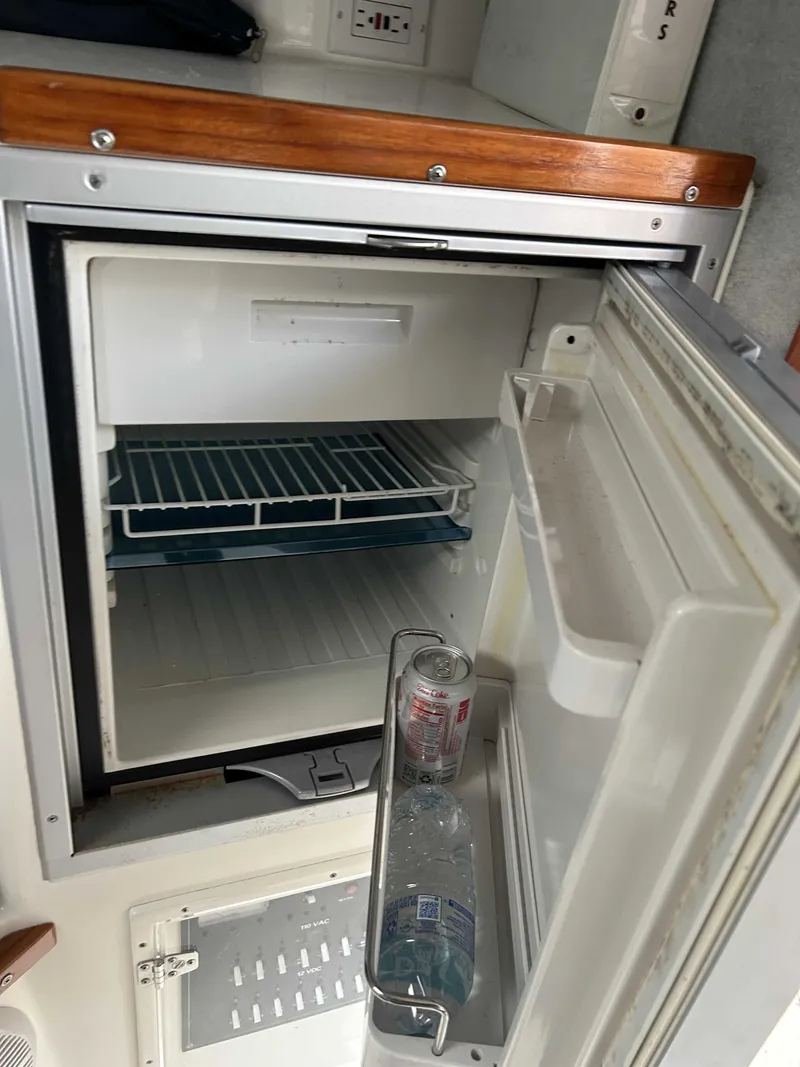 Slide: The Image of Contender 35 Express 1997 - 10