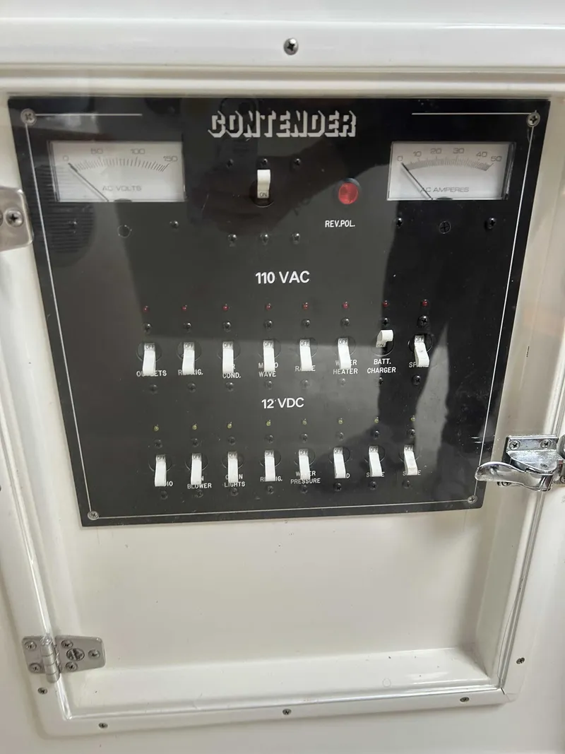 Slide: The Image of Contender 35 Express 1997 - 12