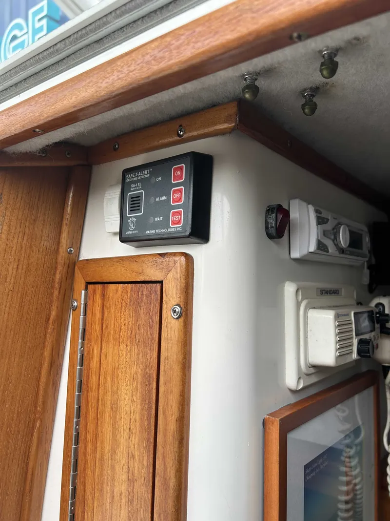 Slide: The Image of Contender 35 Express 1997 - 15