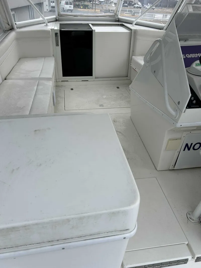 Slide: The Image of Contender 35 Express 1997 - 16