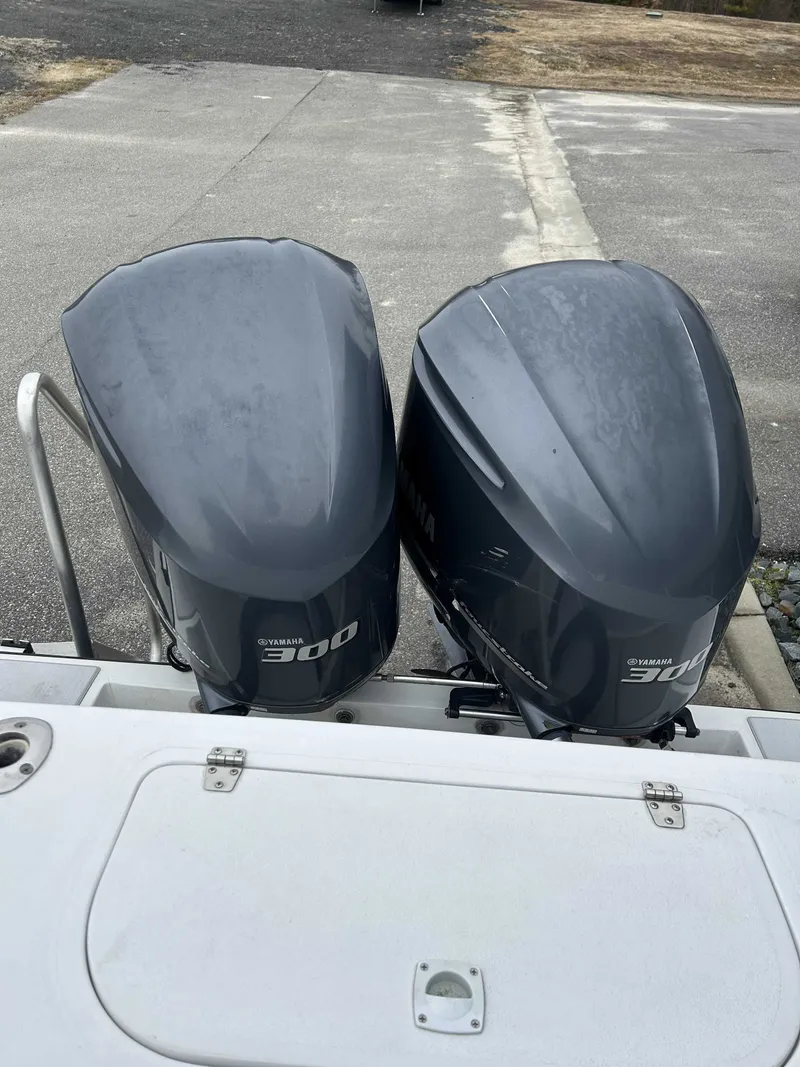 Slide: The Image of Contender 35 Express 1997 - 3