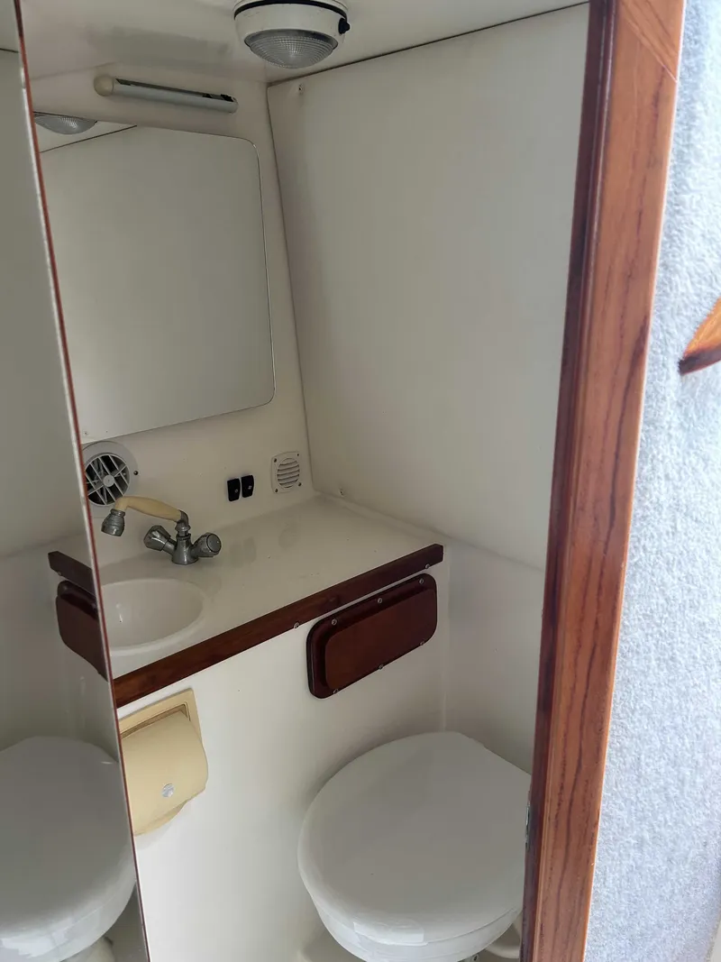 Slide: The Image of Contender 35 Express 1997 - 9