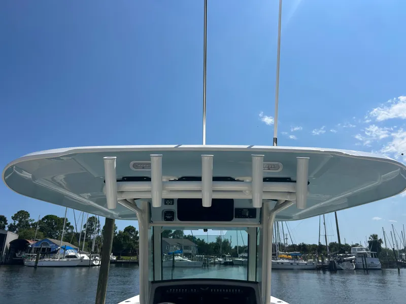 Slide: The Image of Boston Whaler 330 Outrage 2026 - 25