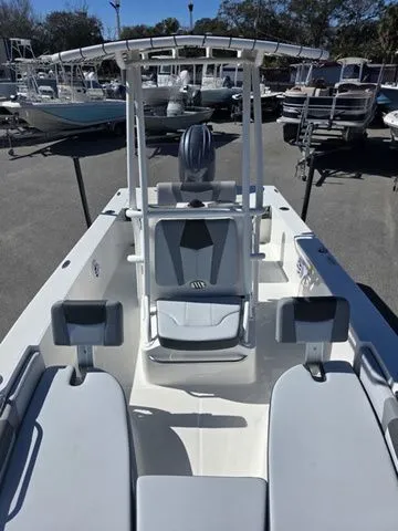 Slide: The Image of Robalo 206 Cayman 2026 - 11
