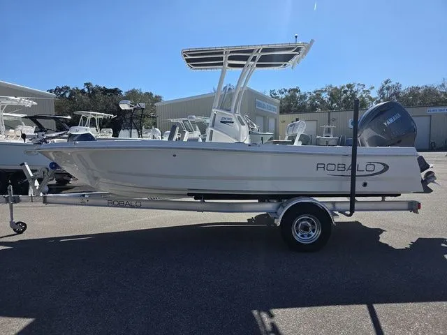 Slide: The Image of Robalo 206 Cayman 2026 - 3