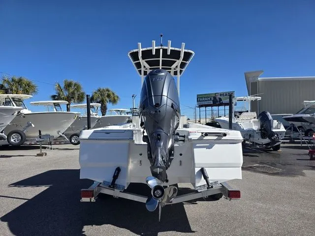 Slide: The Image of Robalo 206 Cayman 2026 - 6