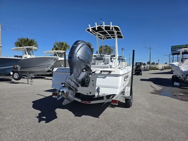 Slide: The Image of Robalo 206 Cayman 2026 - 7