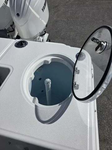 Slide: The Image of Robalo R277 2026 - 11