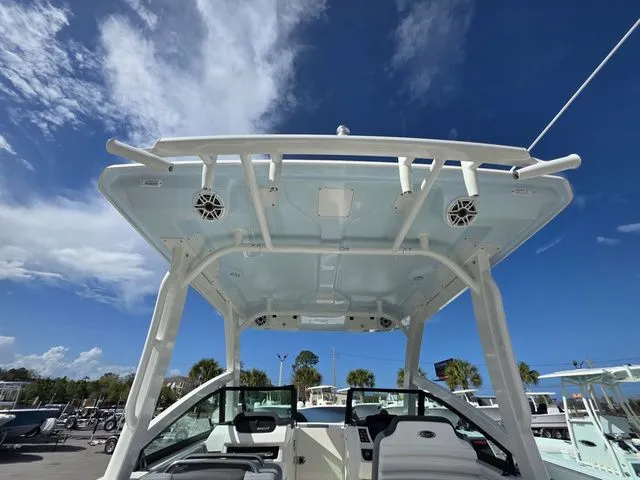 Slide: The Image of Robalo R277 2026 - 13