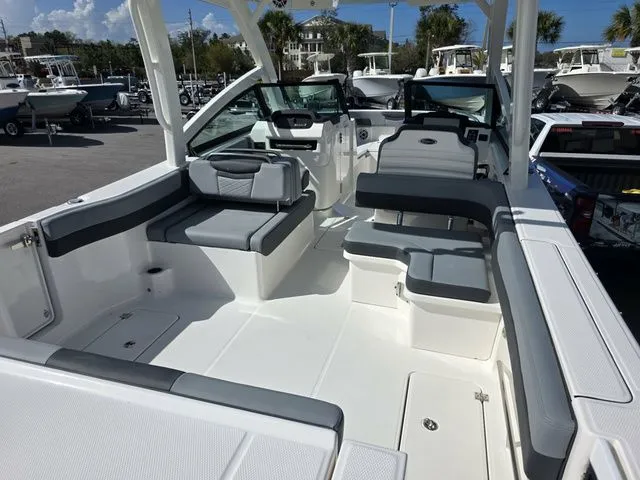 Slide: The Image of Robalo R277 2026 - 16