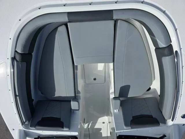 Slide: The Image of Robalo R277 2026 - 19