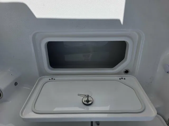 Slide: The Image of Robalo R277 2026 - 26