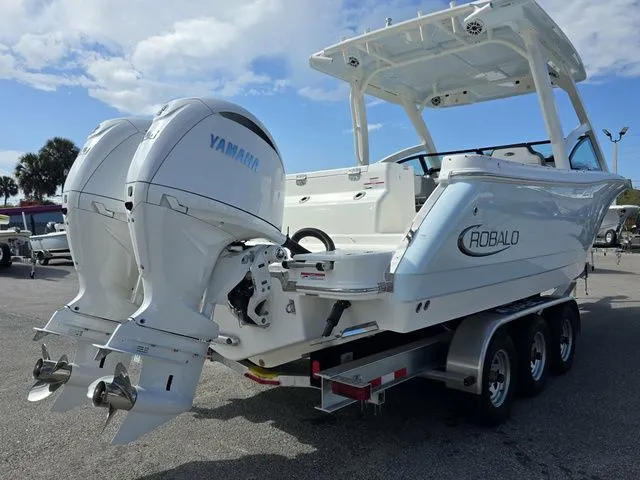 Slide: The Image of Robalo R277 2026 - 3