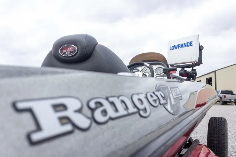 Slide: The Image of 2009 Ranger Z520 Comanche boat with Lowrance electronics, close-up view. - 21