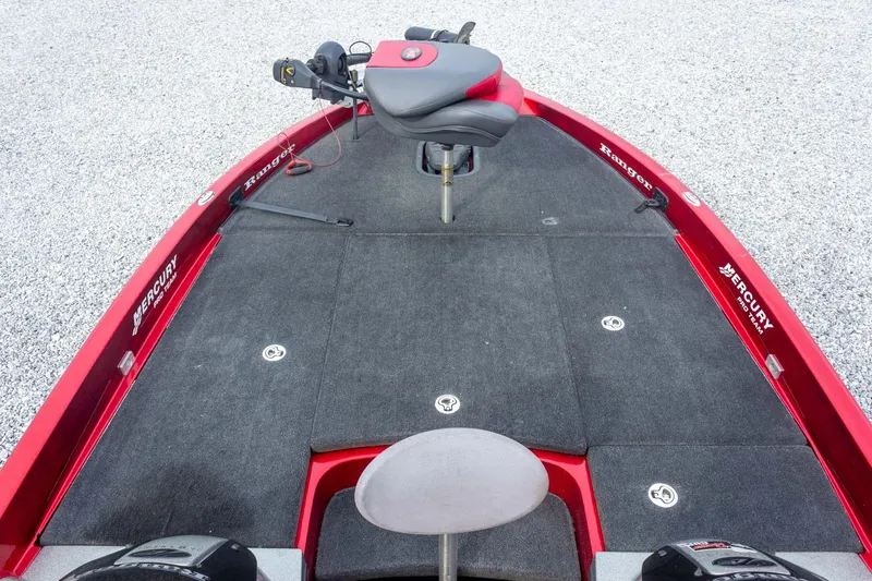 Slide: The Image of 2009 Ranger Z520 Comanche boat deck with red trim and Mercury Pro Team branding. - 28