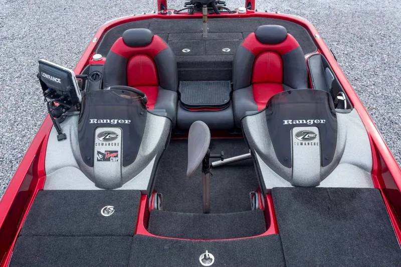 Slide: The Image of 2009 Ranger Z520 Comanche boat interior with red and gray seating, Lowrance electronics. - 34