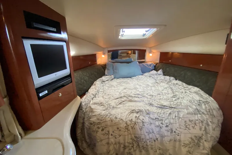 Slide: The Image of 2004 Sea Ray Sundancer 320 cabin with cozy bed, TV, and skylight. - 32