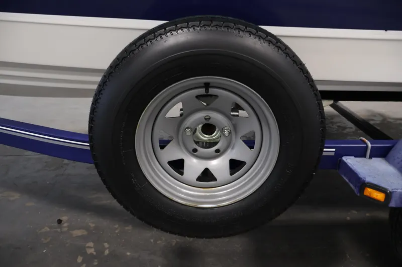 Slide: The Image of Trailer wheel of a 2006 Bayliner 195 Bowrider boat, close-up view. - 46