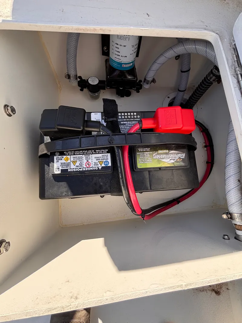 Slide: The Image of Battery in Parker 23 Special Edition boat, year 2025. - 10